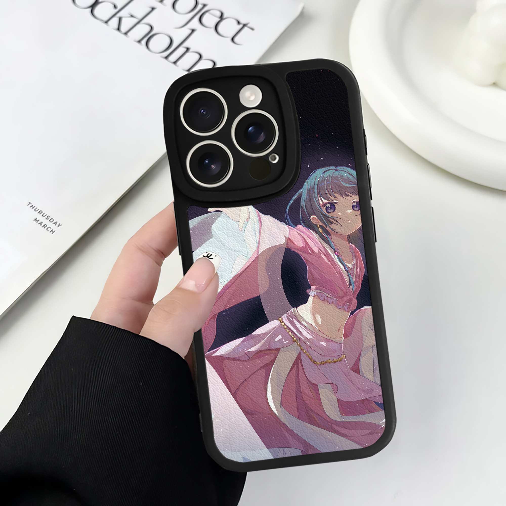 （画像用） 薬屋のひとりごと The Apothecary Diaries 【iPhone 16シリーズ対応】シリコンスマホケース（レザー調） 材質：シリコン